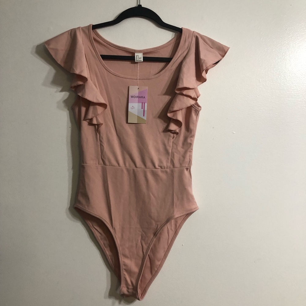 WDIRARA Women’s Bodysuit sleeves flares bottom buttons snap pink plum. S
